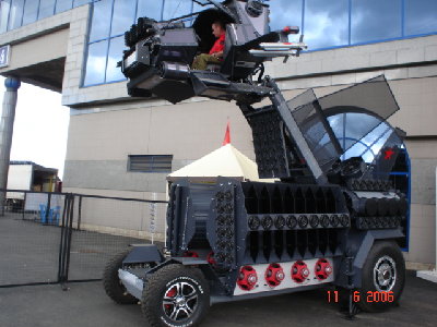 DSC02736.JPG (147.48 КБ) 2256 просмотров Передвижная Дискотэка
<br />Одних сабов штук 30, в задней части агрегата реактивные сопла. Для большего эффекта из них вырывается пламя (баллоны с пропаном, типа керосинки)