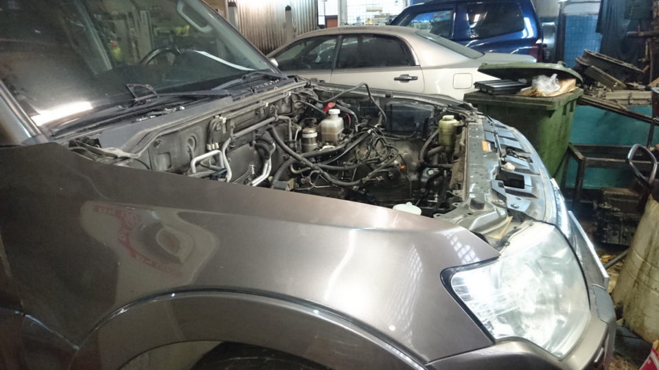 Pajero 4 пока ещё без мотора.