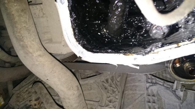 Вид снизу. Поддон двигателя снят
